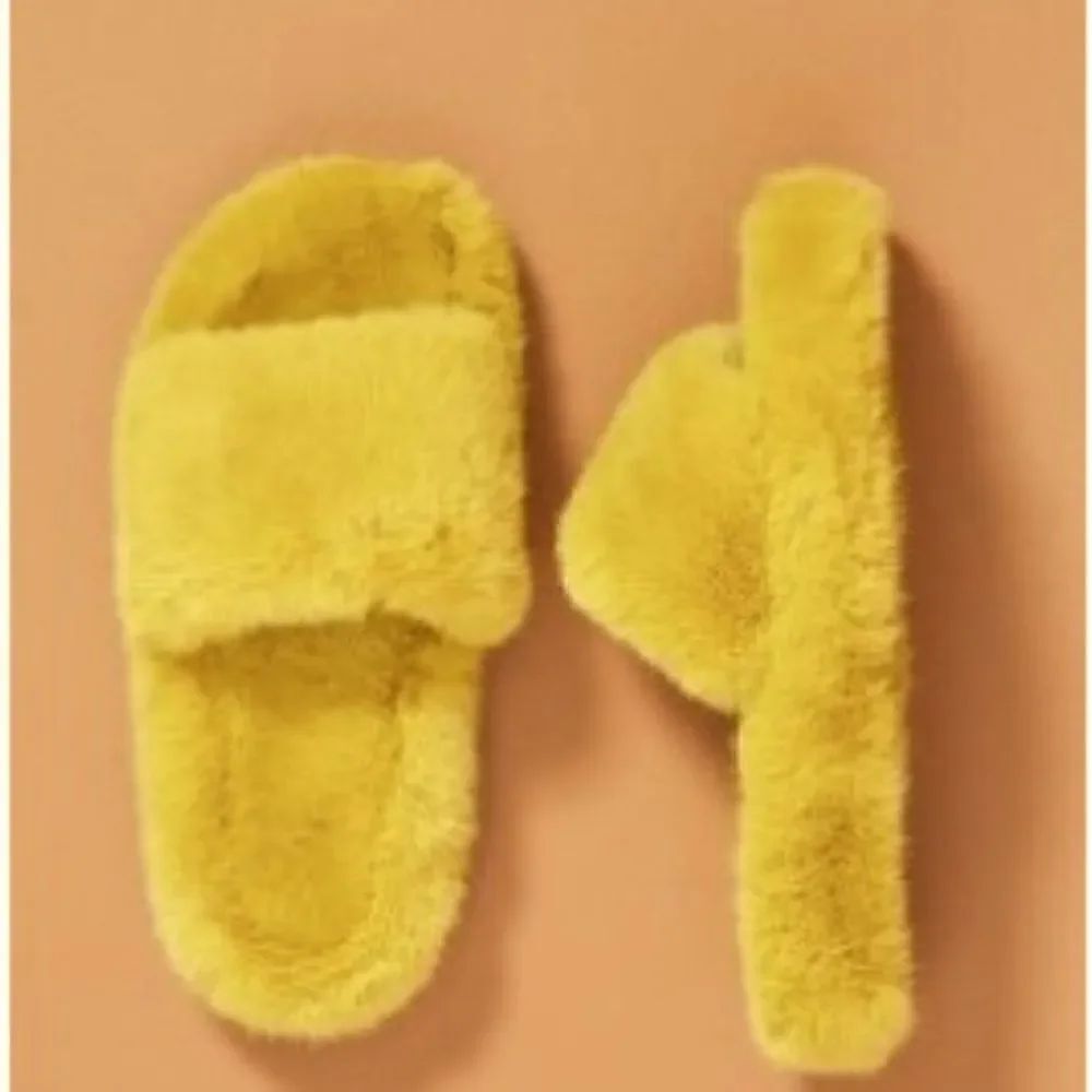 Lenora faux fur slippers NWOT  